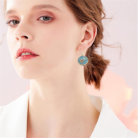 Women's Unique lightweight Handmade Retro Boho Antiqued Gold Round Coin Earring - Picture 3 of 5